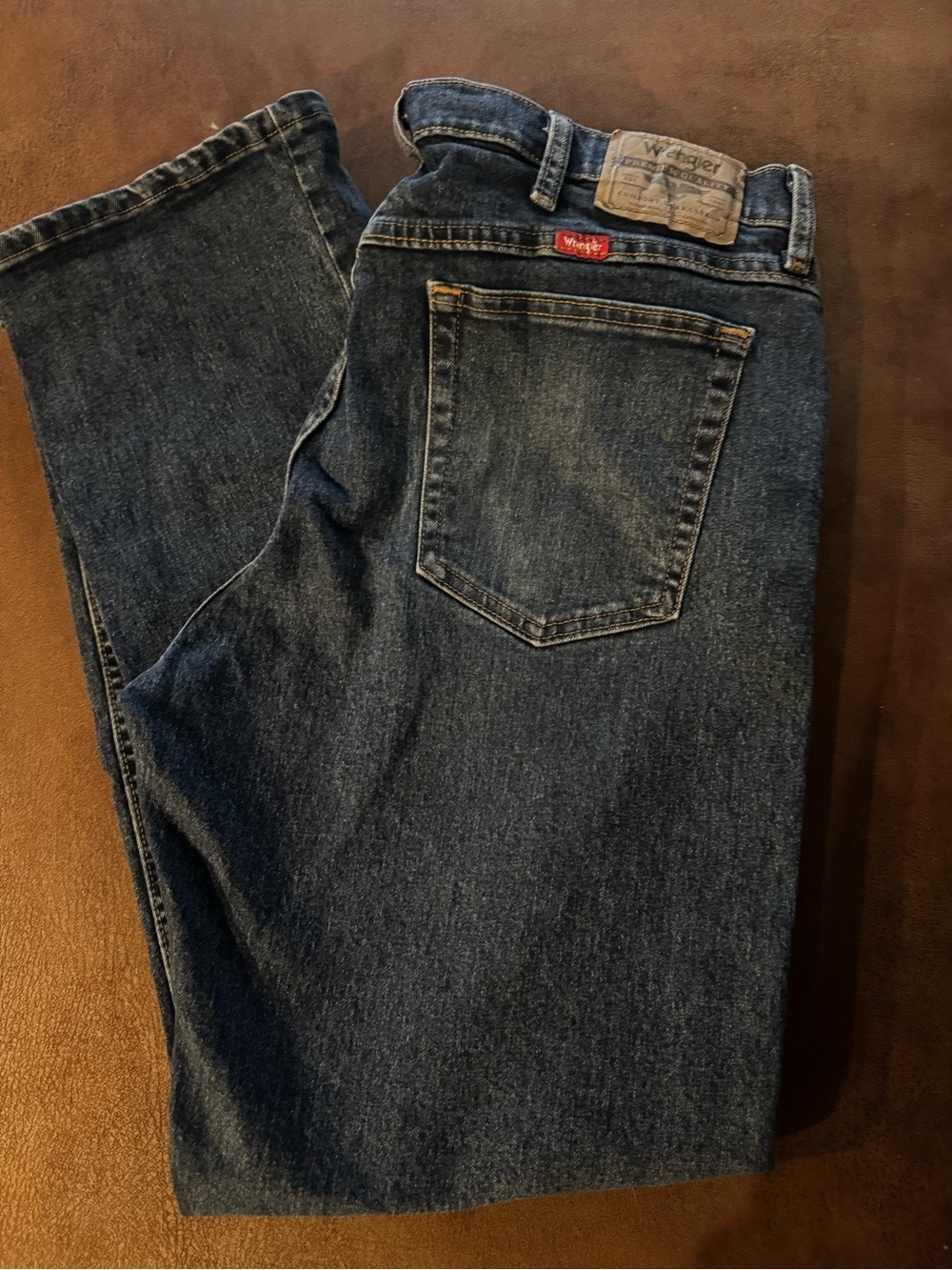Wrangler Men's Relaxed Fit Dark Blue Denim Jeans 34 x 32 Like New!